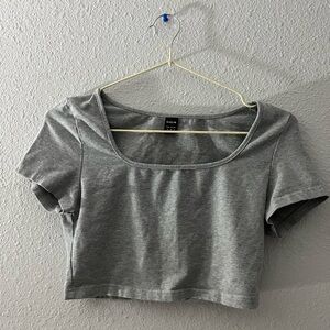 SHEIN Gray Short Sleeve Crop Top